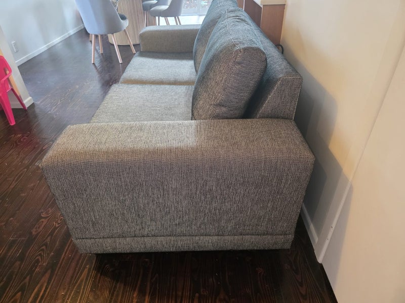 Couches62946200754049113