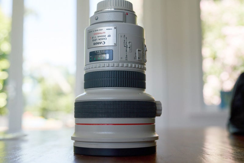 CANON EF 200mm F1.8L / Excellent condition62936675610497112