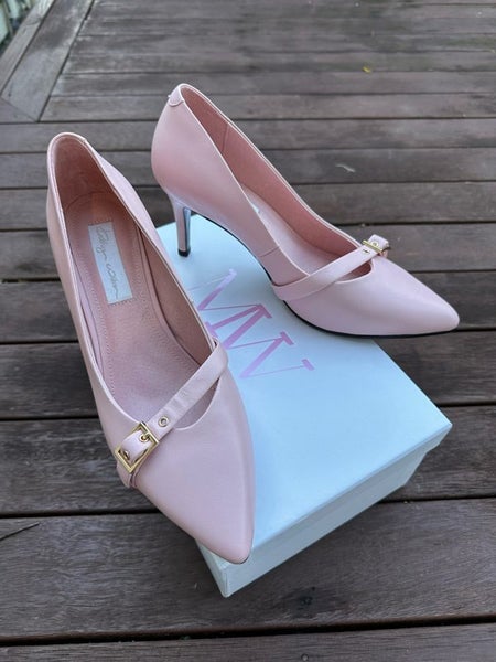 Kathryn Wilson pink heels Carousel 1