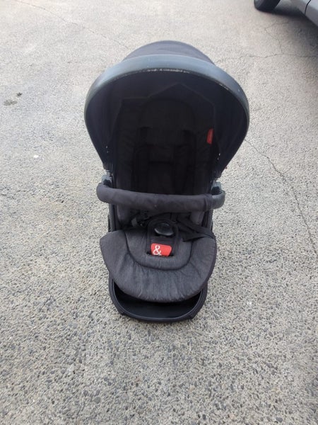 Phil and Teds Dot/Dash Pram Carousel 9