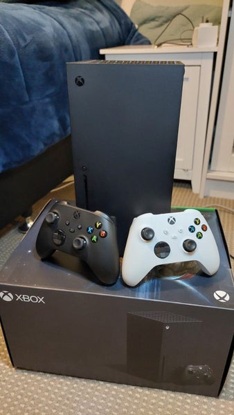 Xbox X 1TB (Excellent condition) disc edition, 2 controllers Carousel 1