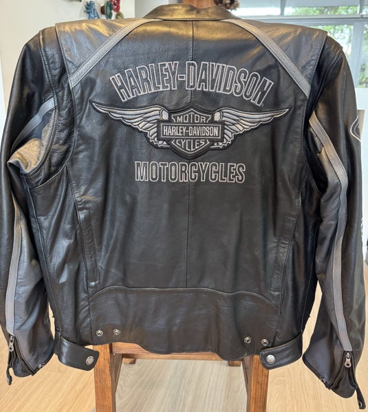 Harley Davidson Leather Jacket (size medium)62938591664643111