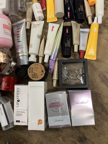 1$RES bulk of skincare products and cosmetics Carousel 2