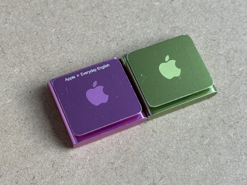 Green & Pink iPod Shuffles Carousel 4