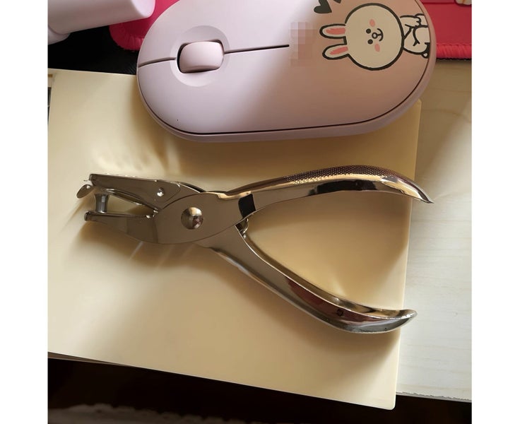 2Pcs 1/4 and 1/8 inches Small Single Hole Punch 2 Pack Handheld Circle Shaped Carousel 7