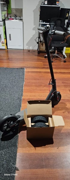 Electic adult scooter with 2 new spare tyres62947152273027111
