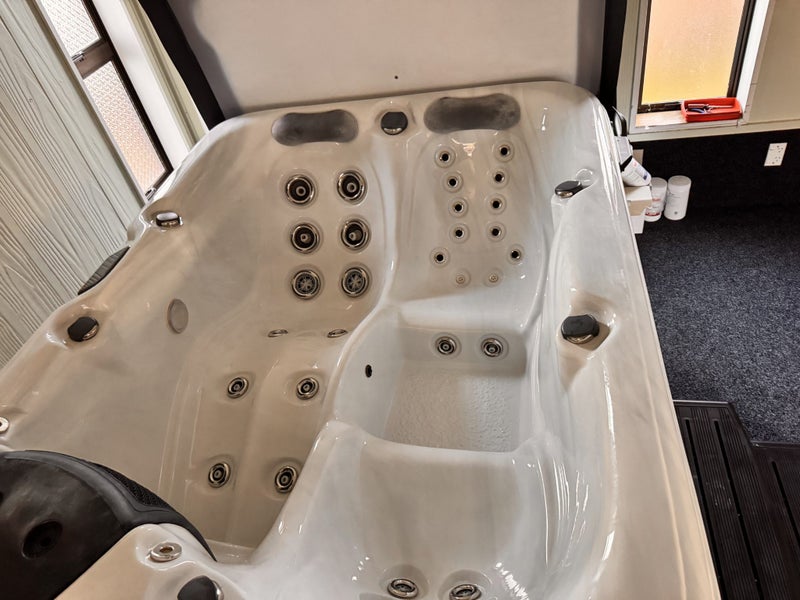 Lesiure Spa Azure 3 seater spa pool62950954951169112