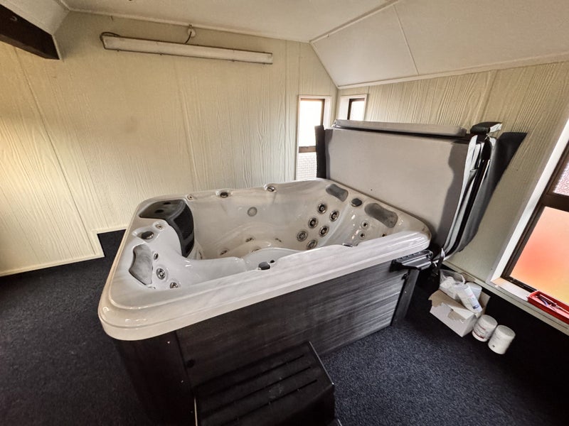 Lesiure Spa Azure 3 seater spa pool62950954951169114