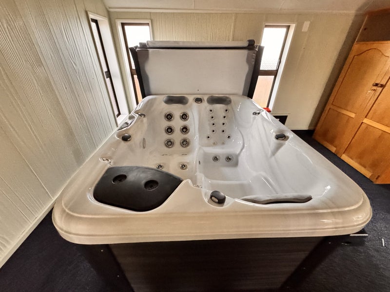 Lesiure Spa Azure 3 seater spa pool62950954951169111