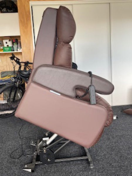Reclining chair62950955011457112