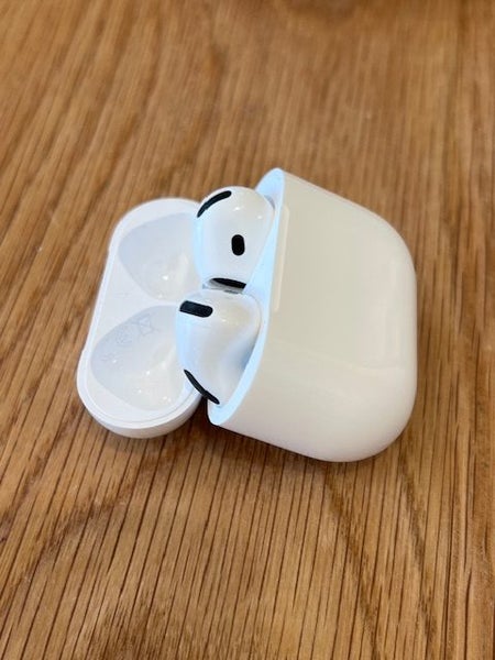 Apple AirPods (4th Gen) – Model A3055 Carousel 1