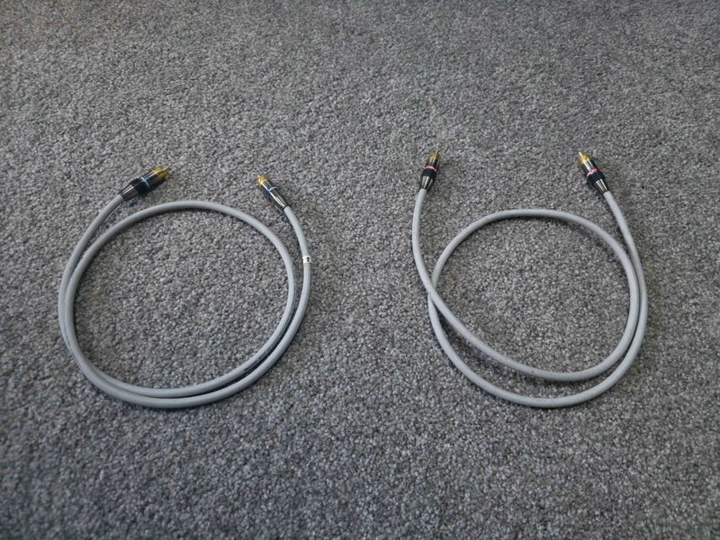 Monster M350 RCA 1m Cable Carousel 1