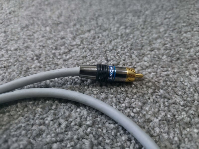 Monster M350 RCA 1m Cable Carousel 2