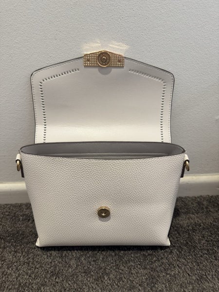 Hand bag62949054860162112