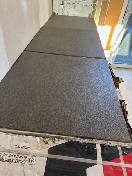 Outdoor tiles62956659425025111