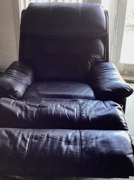 Reserve $120 Genuine Lazy Boy Leather Recliner Chair62956659573377111