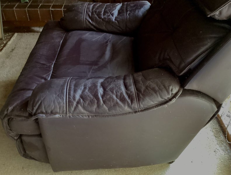 Reserve $120 Genuine Lazy Boy Leather Recliner Chair62956659573377112
