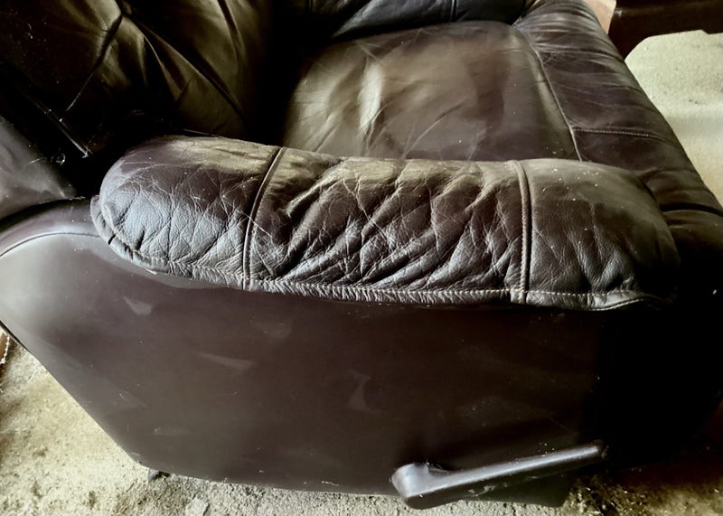 Reserve $120 Genuine Lazy Boy Leather Recliner Chair62956659573377113