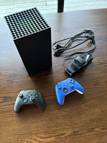 Xbox Series X + Rechargeable Controllers Carousel 1