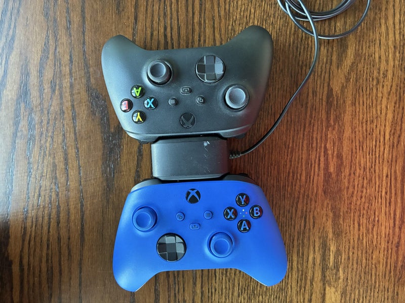 Xbox Series X + Rechargeable Controllers Carousel 2