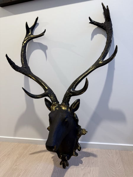 Authentic Charm: Real Antler Deer Head Mount Carousel 1