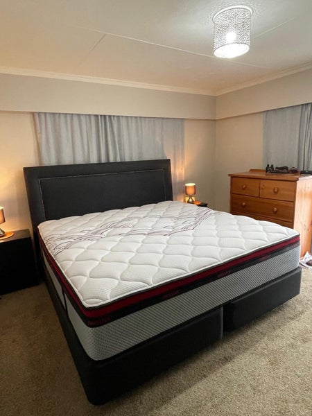 Sleepyhead California King. Bed and Headboard629585605809941113
