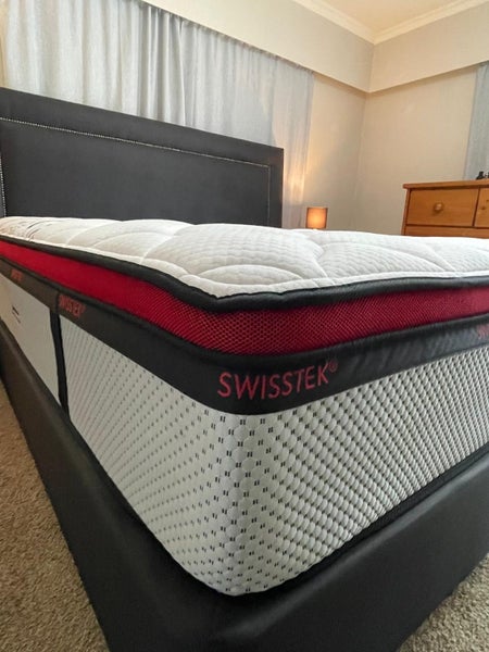 Sleepyhead California King. Bed and Headboard62958560580994111