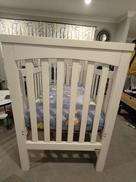 Baby Cot- almost new Carousel 1