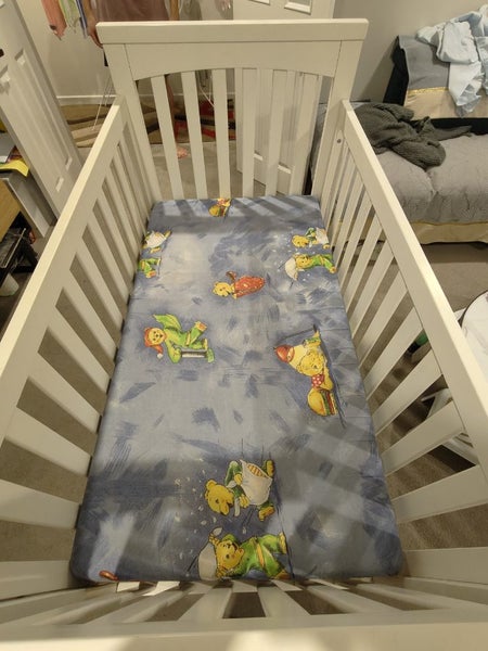 Baby Cot- almost new62958560602113112