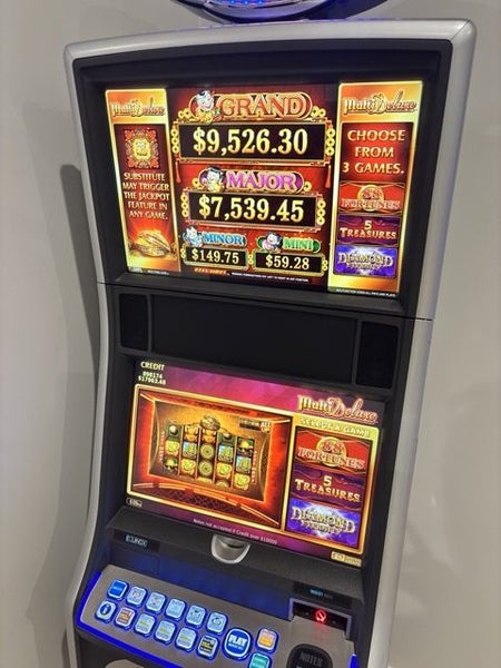 Equinox SLV Multideluxe Pokie Machine Carousel 1
