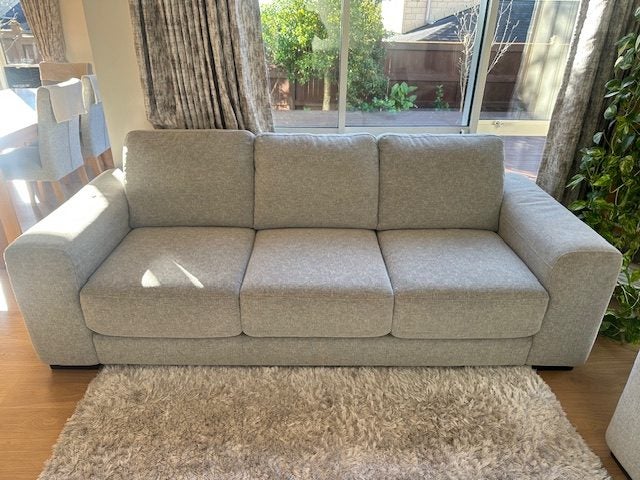Excellent Condition 4 + 4 + 2.5 seater sofa set629595102260491129