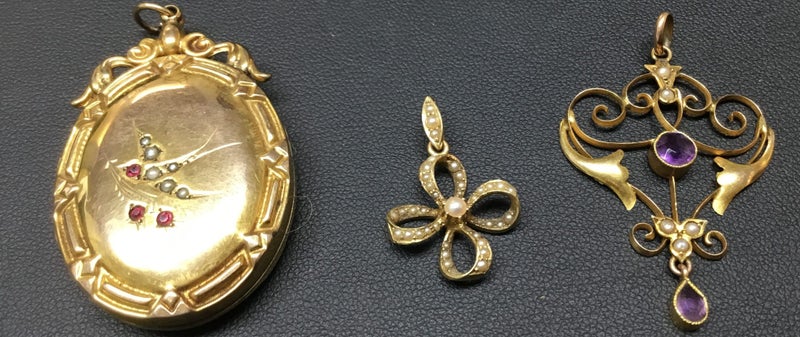 Victorian Era Locket and Pendants Carousel 1