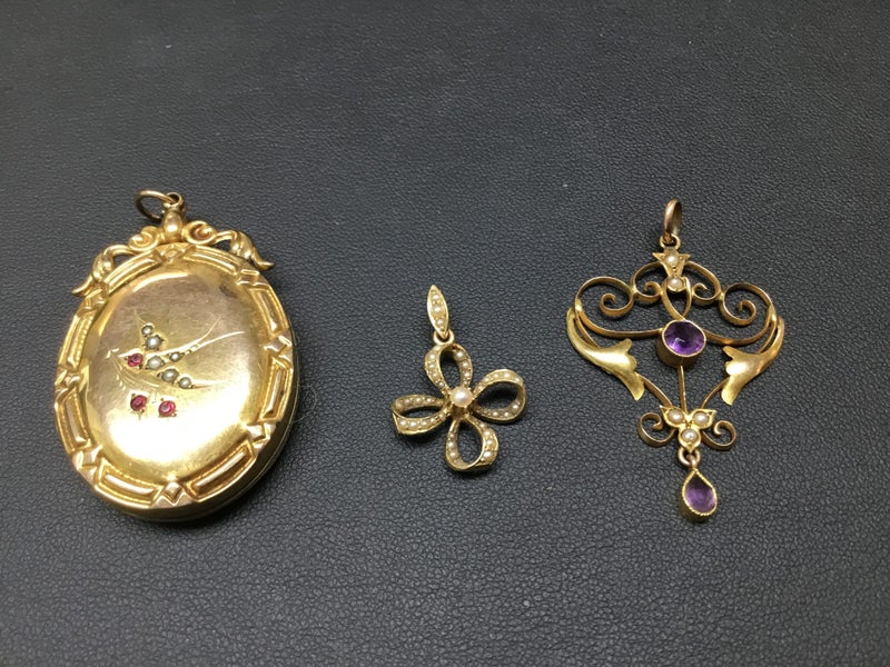 Victorian Era Locket and Pendants Carousel 5