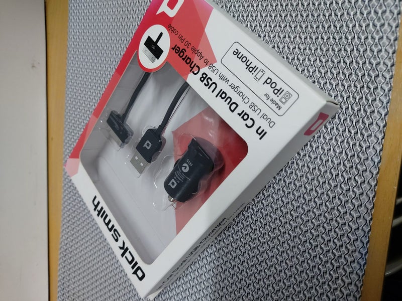 Dual USB Car Charger + Apple iPad / iPod Charge cable Carousel 6