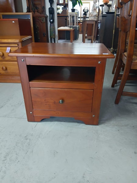 1411 TIMBER BEDSIDE Carousel 1