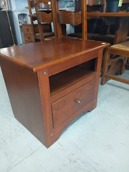 1411 TIMBER BEDSIDE Carousel 2