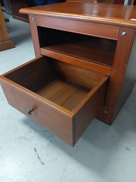 1411 TIMBER BEDSIDE Carousel 4