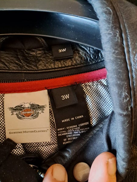 As new jacket.has thermal liner that's invisible and zippable air inlets.62960460646147112