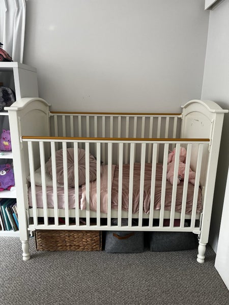 Baby cot mattress and bedding Carousel 1