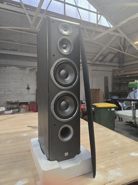 JBL E90 Floor-Standing Speakers – Perfect Condition!62960460951042114