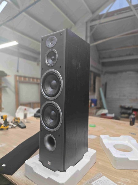 JBL E90 Floor-Standing Speakers – Perfect Condition!629604609510421113