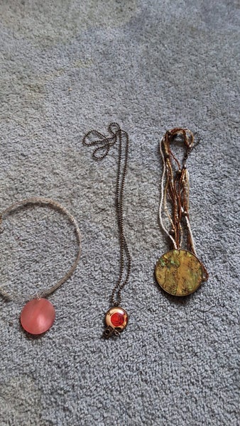 3 NECKLACES,1 PINK SHELL,1 LAYERED PAUA SHELL, 1 ROSE PENDANT Carousel 1