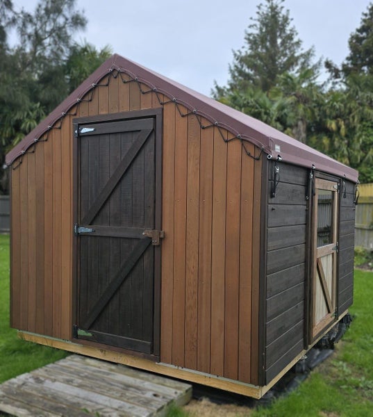 Glamping Hut Carousel 2