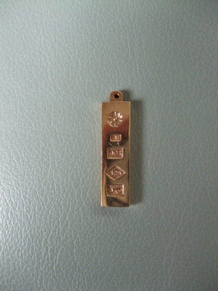 Vertical Gold Bar Pendant Stamped SM 9CT 325 5gm Carousel 1