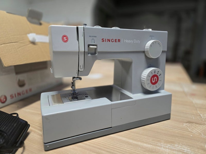 SINGER Heavy Duty 4411 Sewing Machine – Excellent Condition62960723570050115