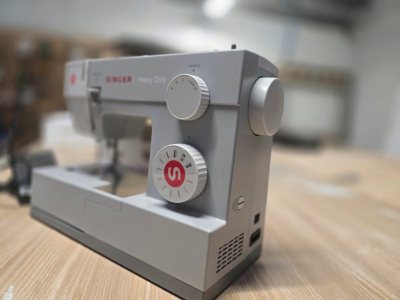 SINGER Heavy Duty 4411 Sewing Machine – Excellent Condition62960723570050112