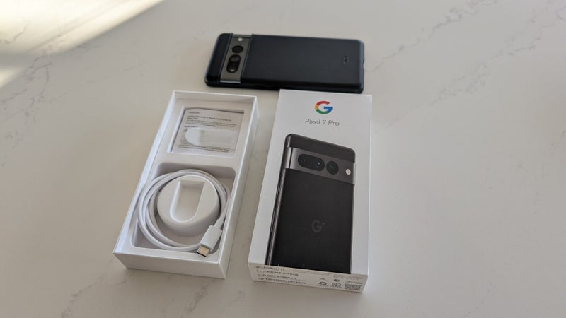 Google Pixel 7 Pro - 256GB Obsidian - Bellroy Case - Cracked Back Glass62959511765634114