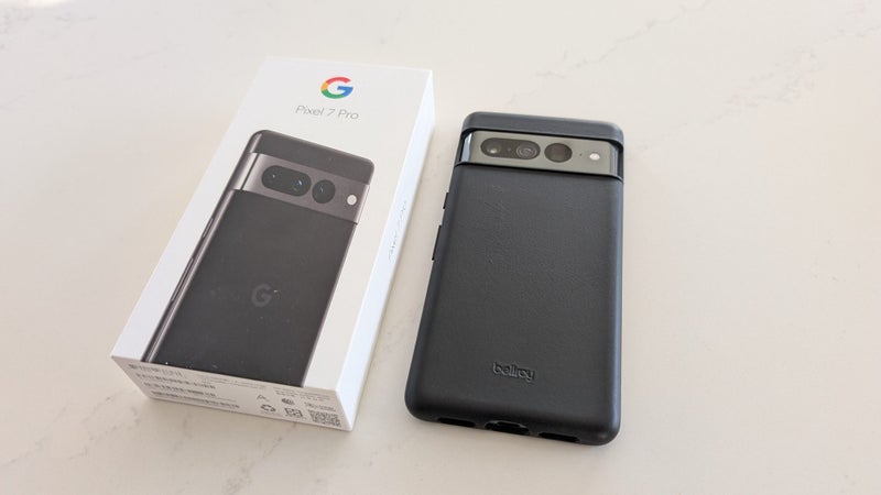 Google Pixel 7 Pro - 256GB Obsidian - Bellroy Case - Cracked Back Glass62959511765634113