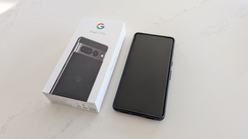 Google Pixel 7 Pro - 256GB Obsidian - Bellroy Case - Cracked Back Glass62959511765634112