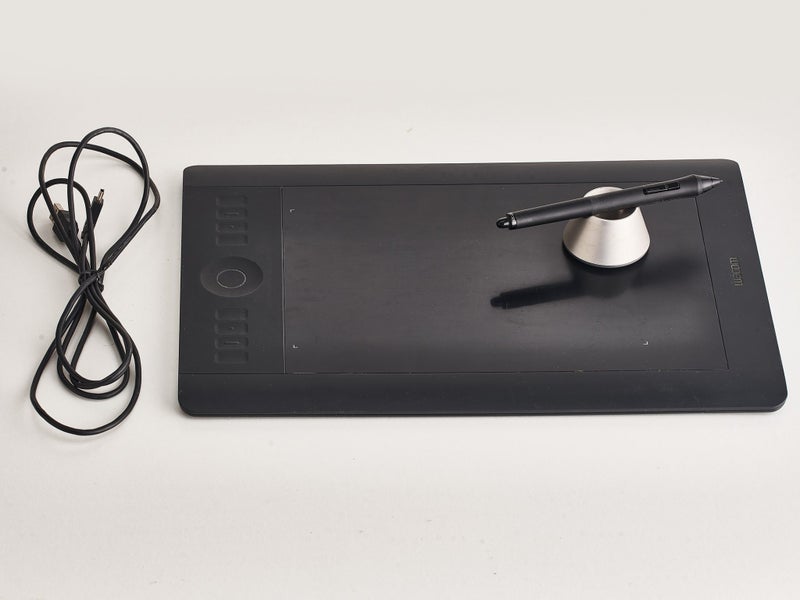 Wacom Intuos5 Touch Pen graphics Tablet Black Medium Carousel 1